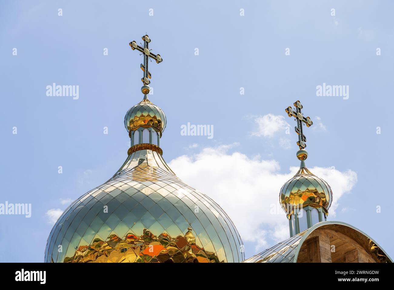 Golden dome of the Orthodox church on the blue sky background Stock ...