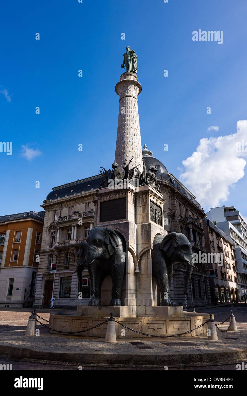 Carte Postale Ancienne – CHAMBÉRY – Monument Du Centenaire – Noir Et Blanc (DV)