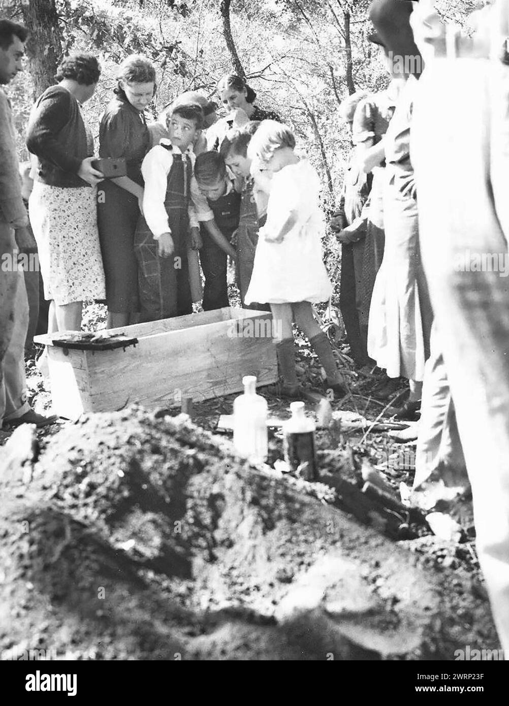 Test Opening Baby Casket - Chickamauga Hamilton County, Tennessee;  Chickamauga Reservoir circa 1940 Stock Photo