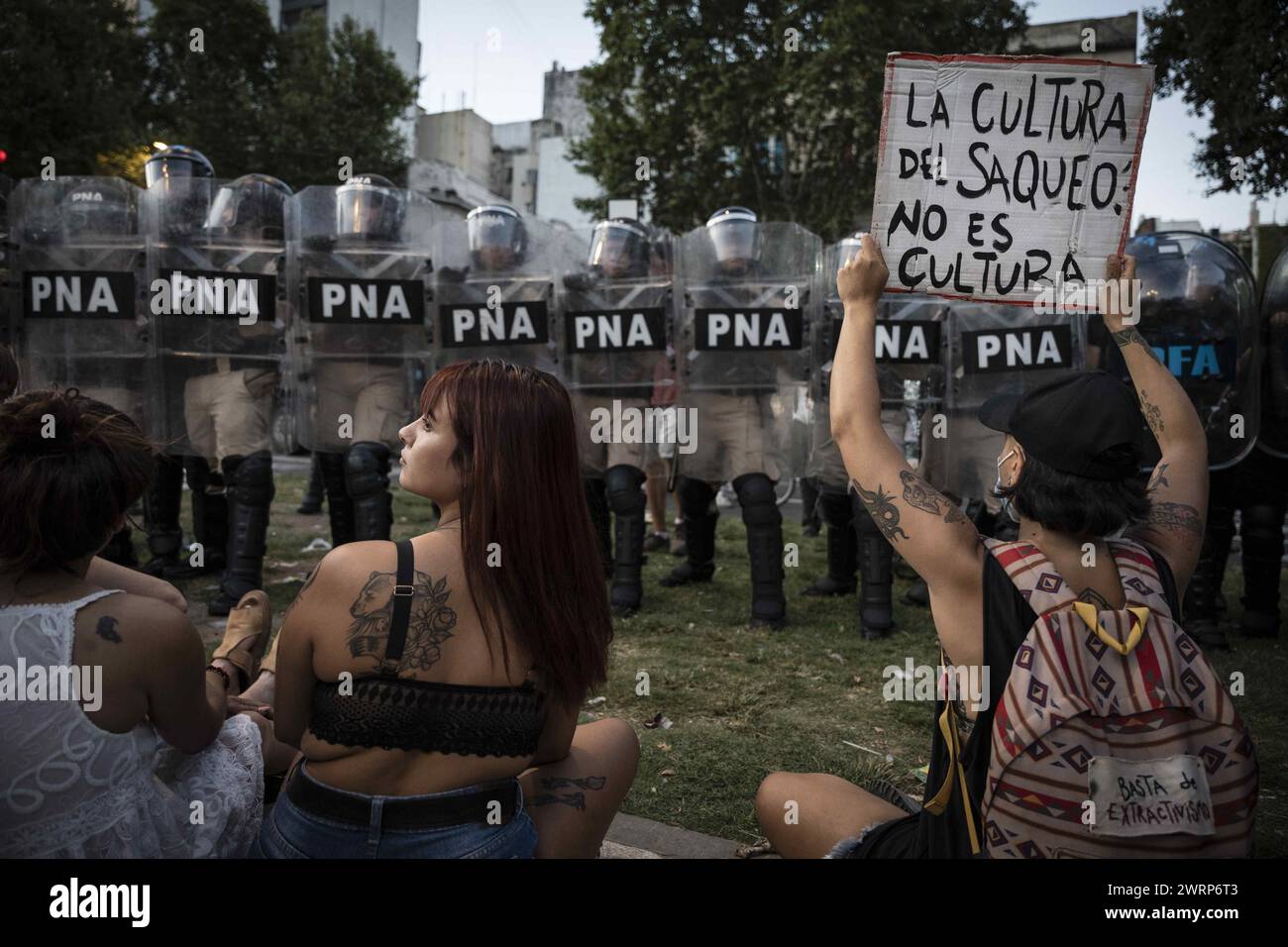 Buenos Aires, Argentina. 31st Jan, 2024. Young protesters sit and hold a placard reading ''the culture of looting is not culture'' infront of a line of police officers during the demonstration. The Omnibus Law of more than 600 articles presented by President Javier Milei brought dozens of hours of parliamentary debate, accompanied by several days of popular resistance in the streets surrounding the National Congress. These days were marked by the political thread, the negotiation, the back and forth, the protest and the repression. The year of 2024 in Buenos Aires, Argentina, began with tear Stock Photo
