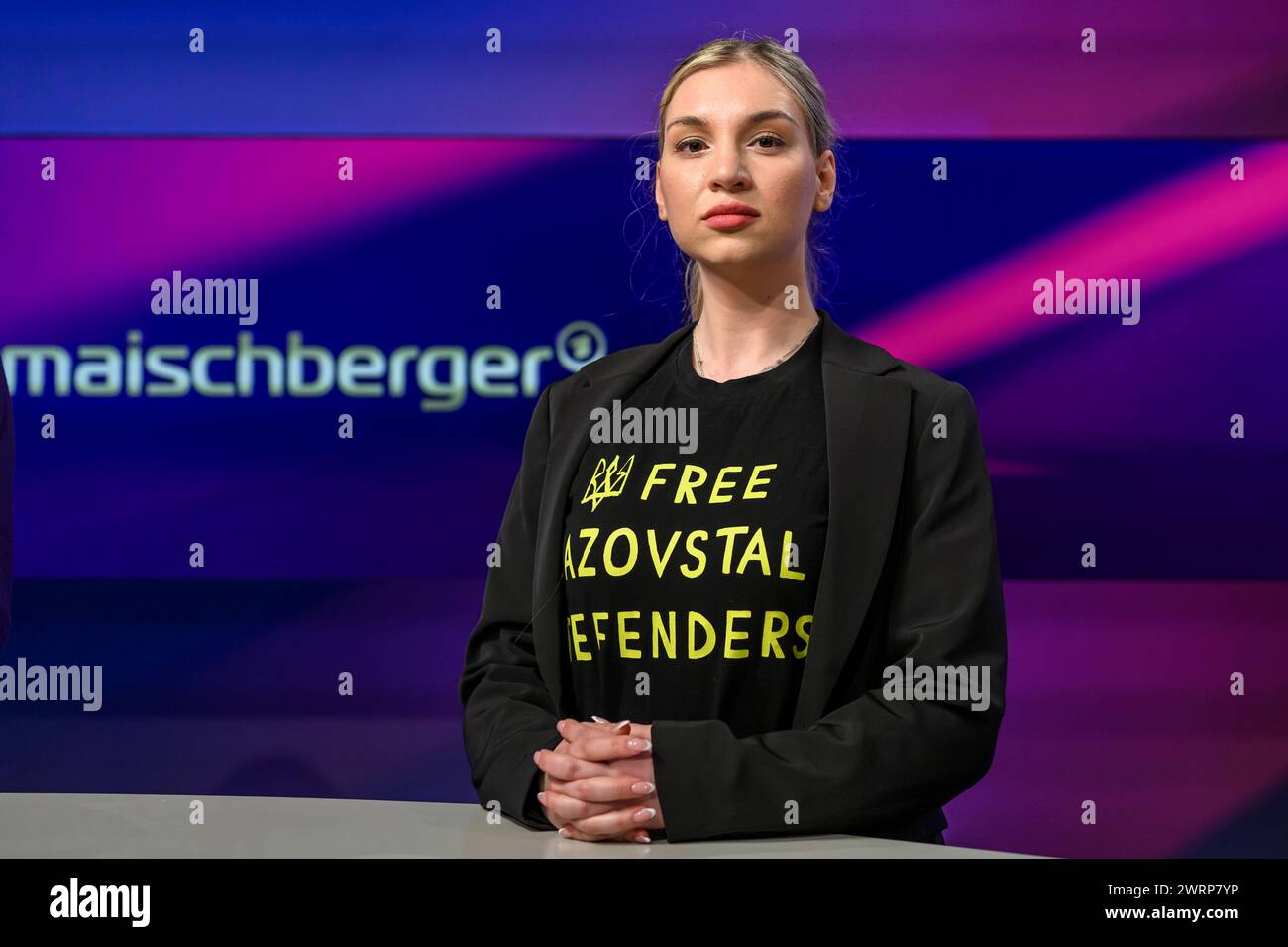 Anna Zaitseva Ueberlebende aus Mariupol, Aufdruck auf dem TShirt - free azovstal defenders, zu Gast bei - maischberger, Polittalk, TV, Format, mit Moderatorin - Sandra Maischberger, Das Erste, 13.03. 2024, *** Anna Zaitseva survivor from Mariupol , imprint on the T-shirt free azovstal defenders, as a guest on maischberger, Polittalk, TV, format, with presenter Sandra Maischberger, Das Erste, 13 03 2024, Copyright: HMBxMedia/UwexKoch Stock Photo