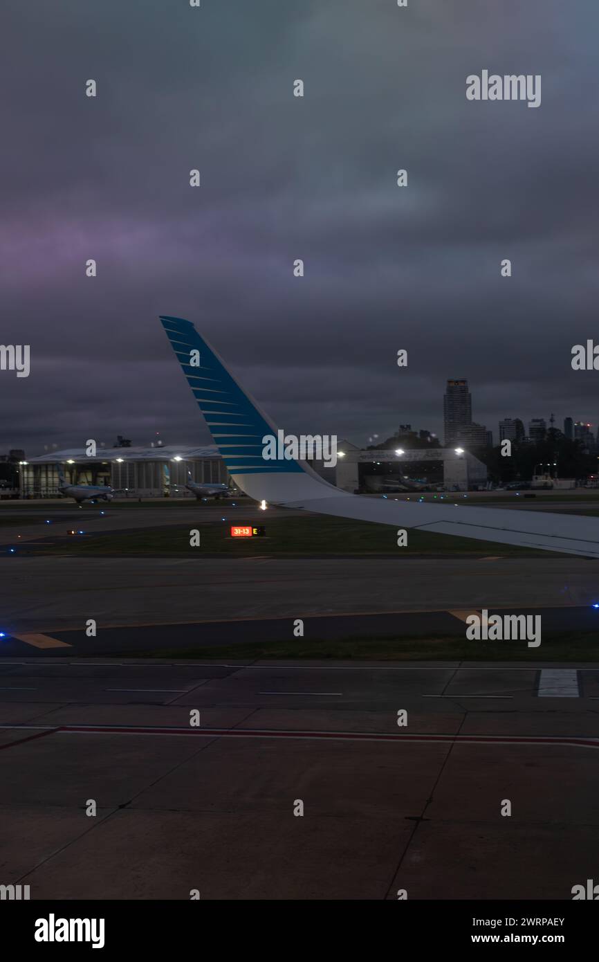 Airplane wing view airport activity hi-res stock photography and images ...