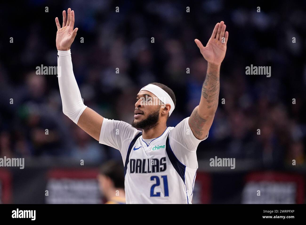 Dallas Mavericks' Daniel Gafford (21) celebrates after dunking against