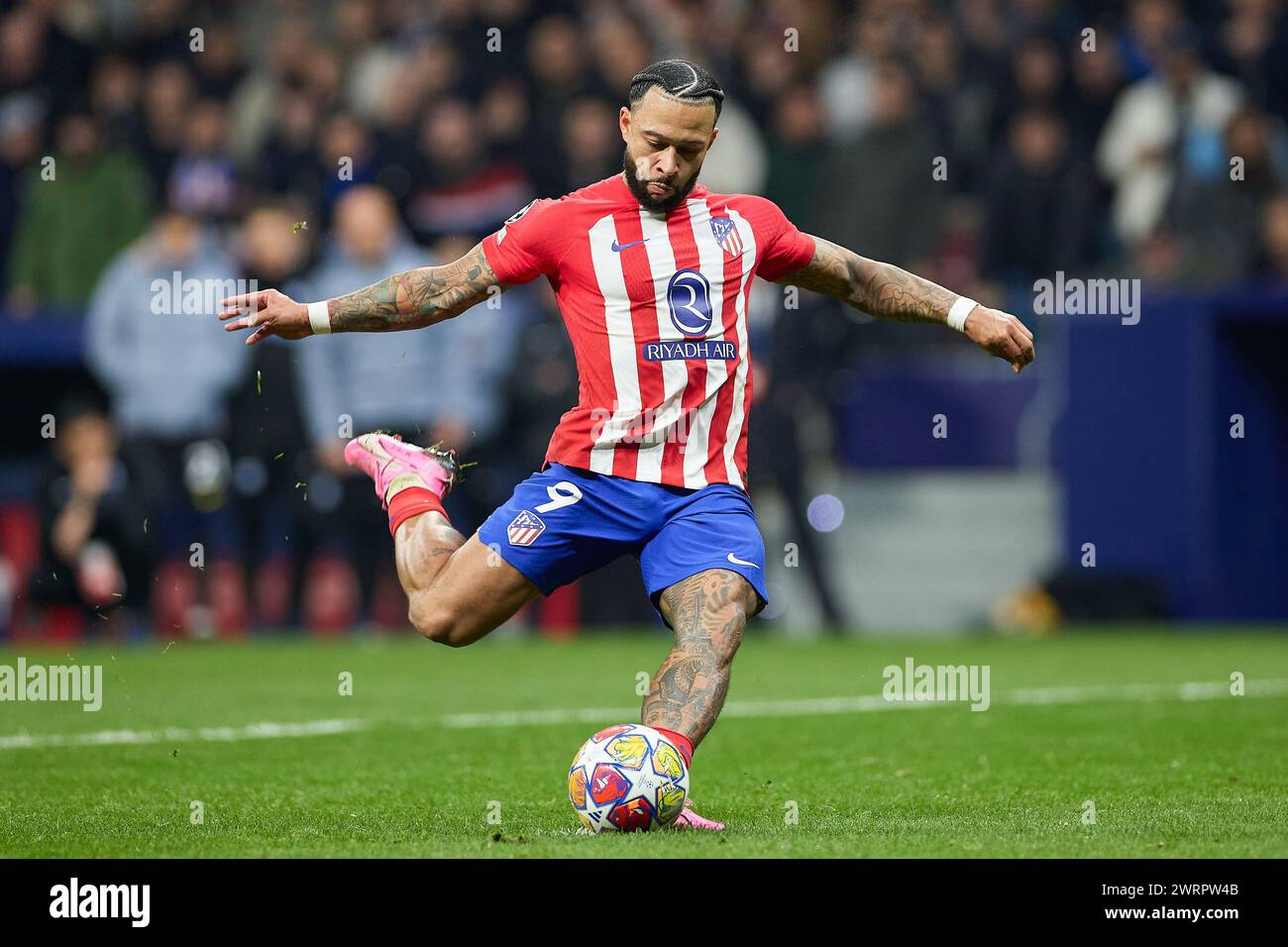 Madrid, Spain. 13th Mar, 2024. Memphis Depay of Atletico de Madrid seen in action during the 2023/24 UEFA Champions League Round of 16 Leg 2 of 2 between Atletico Madrid and Inter at Civitas Metropolitano Stadium. Atletico Madrid wins 3:2 on penalties. Credit: SOPA Images Limited/Alamy Live News Stock Photo
