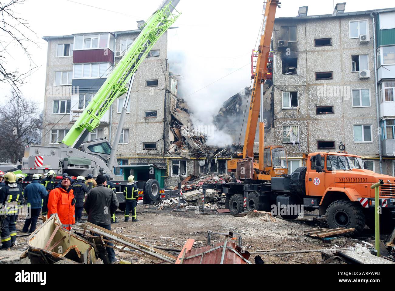 Non Exclusive: SUMY, UKRAINE - MARCH 13, 2023 - Rescuers use high-altitude equipment and special tools to searching for people under the rubble of a f Stock Photo