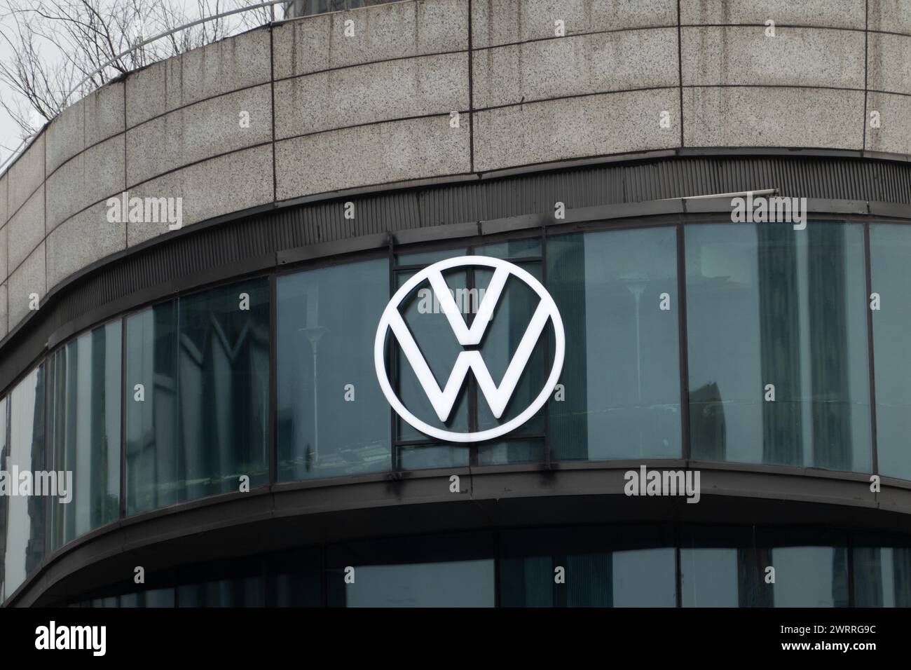 Wrrg SHANGHAI, CHINA - MARCH 14, 2024 - A Volkswagen ID.Store is seen in ...