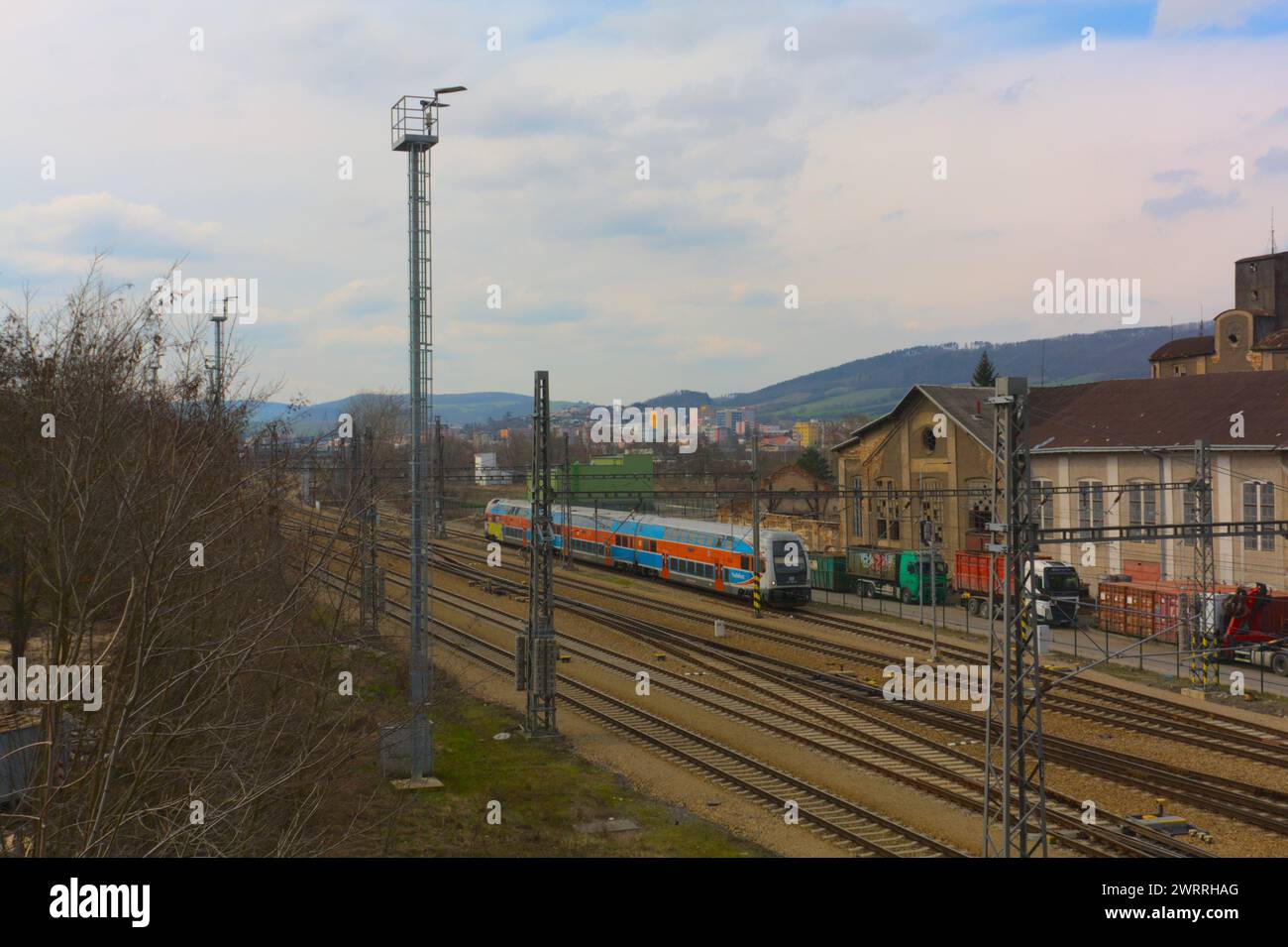 City train tracks hi-res stock photography and images - Alamy