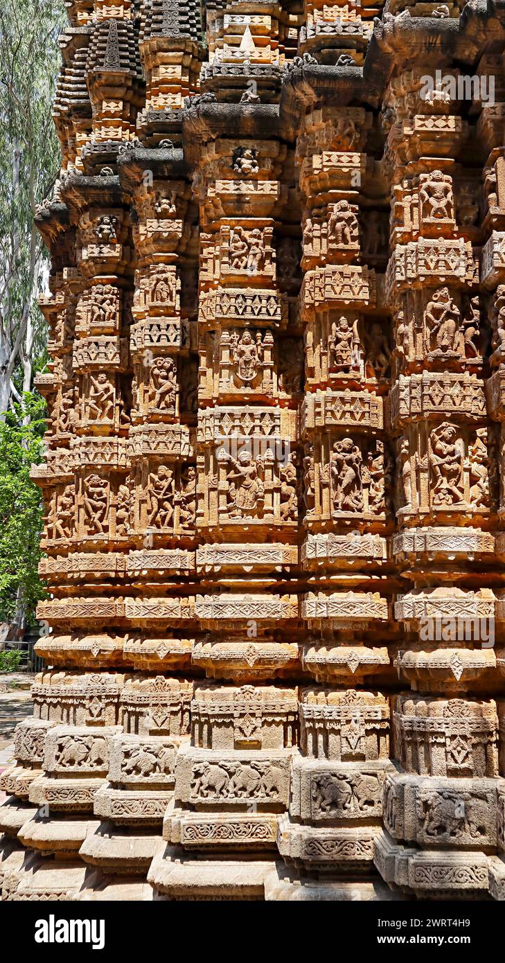 carvings-of-hindu-deities-and-erotic-sculptures-of-the-bhoramdeo-temple