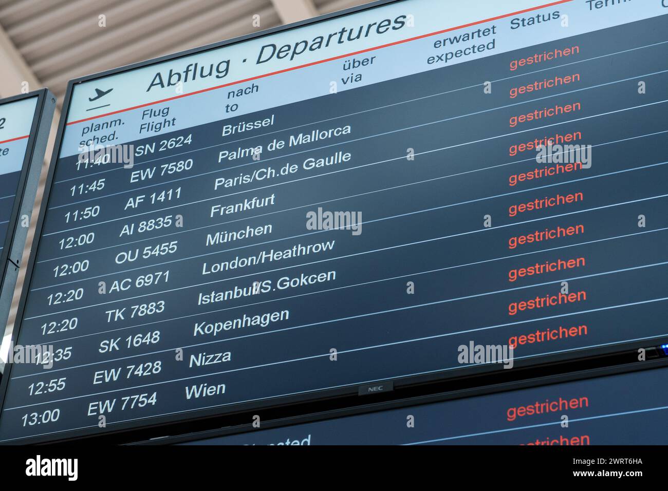 Hamburg, Germany, March 14,  2024 - Verdi strike by security staff: Info monitor with cancelled flights. Stock Photo