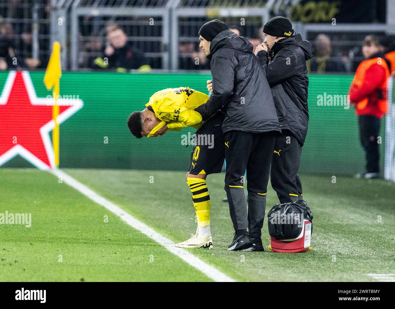 Signal-Iduna-Park, Dortmund, 13.03.2024: Jadon Sancho (Dortmund) wird verletzt ausgewechselt beim Spiel der Championsleague Borussia Dortmund vs. PSV Stock Photo