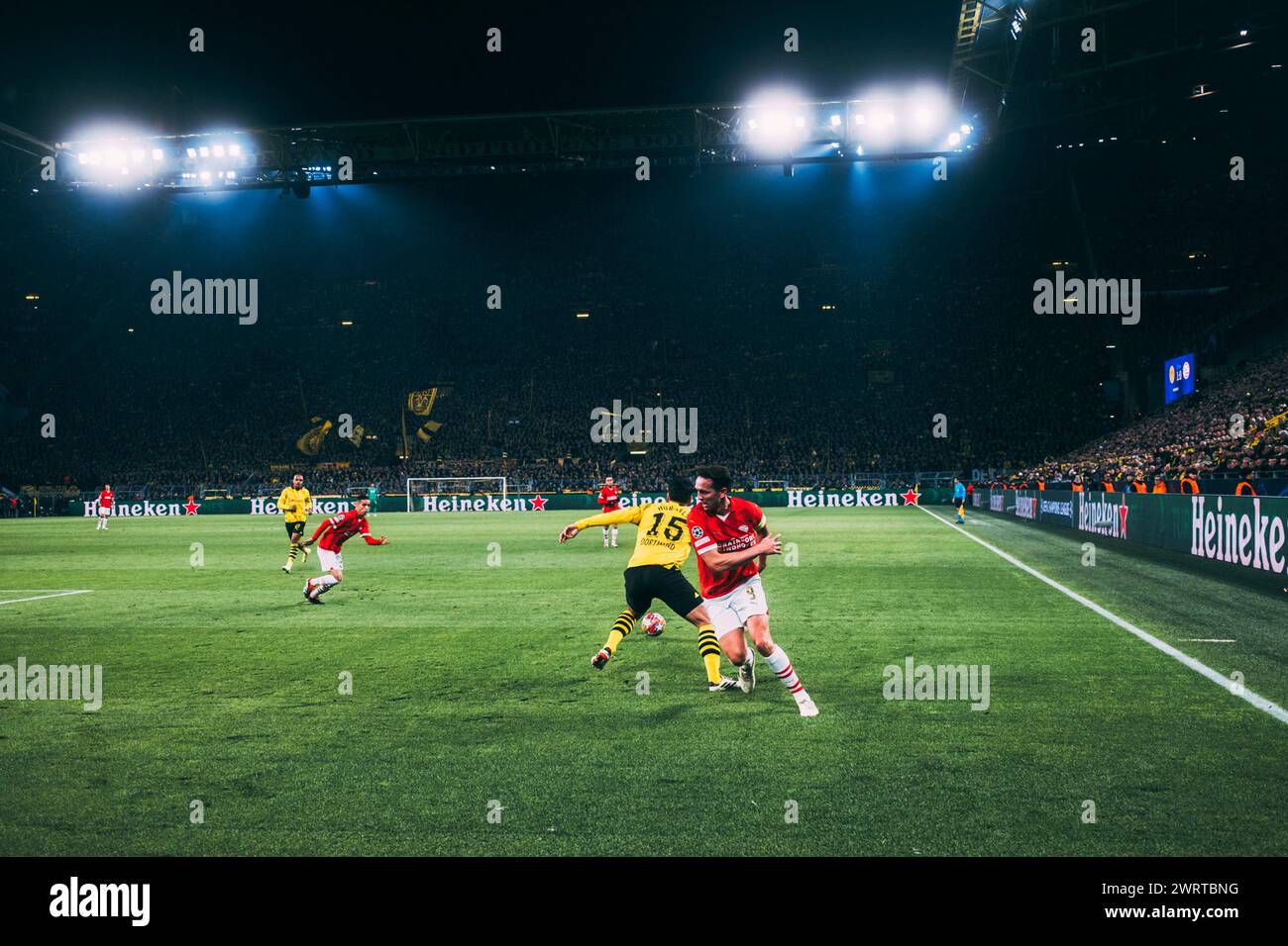 Signal-Iduna-Park, Dortmund, 13.03.2024: Mats Hummels (Dortmund) gegen Luuk de Jong (Eindhoven) beim Spiel der Championsleague Borussia Dortmund vs. P Stock Photo
