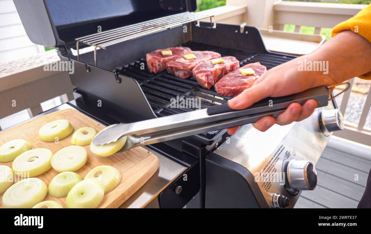 Two burner gas grill hi-res stock photography and images - Alamy