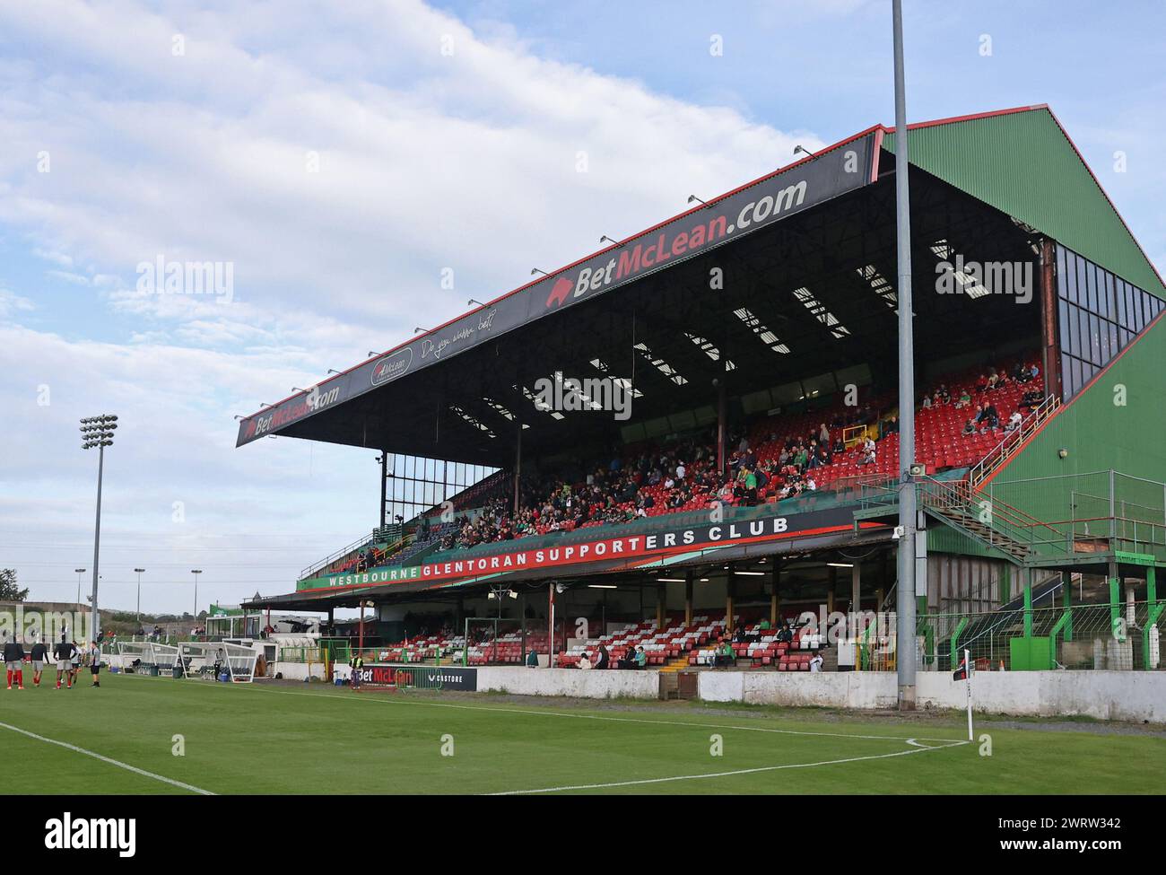 glentoran-betmclean-oval-hi-res-stock-photography-and-images-alamy