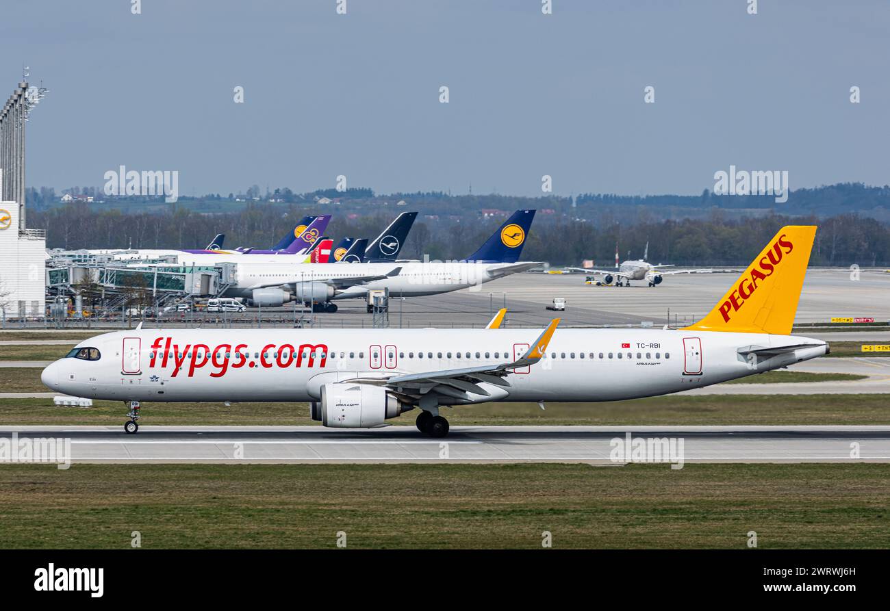 Ein Airbus A321-251NX von Pegasus Airlines startet von der Südbahn des ...