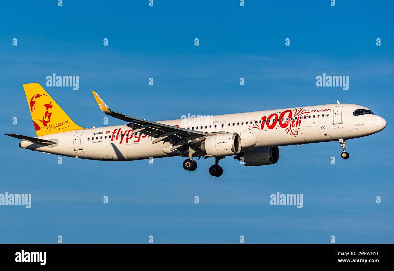Pegasus airlines istanbul hi res stock photography and images Alamy
