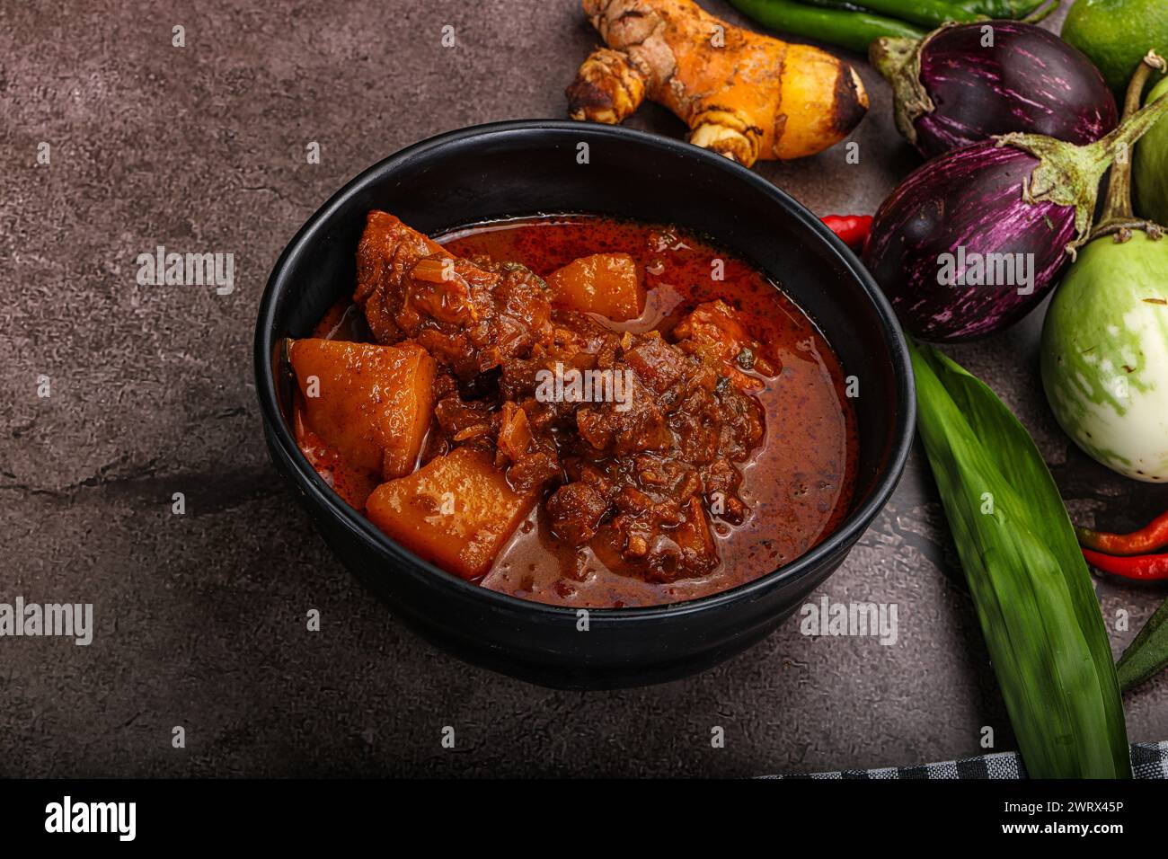 Indian traditional cuisine - spicy chicken vindaloo Stock Photo - Alamy