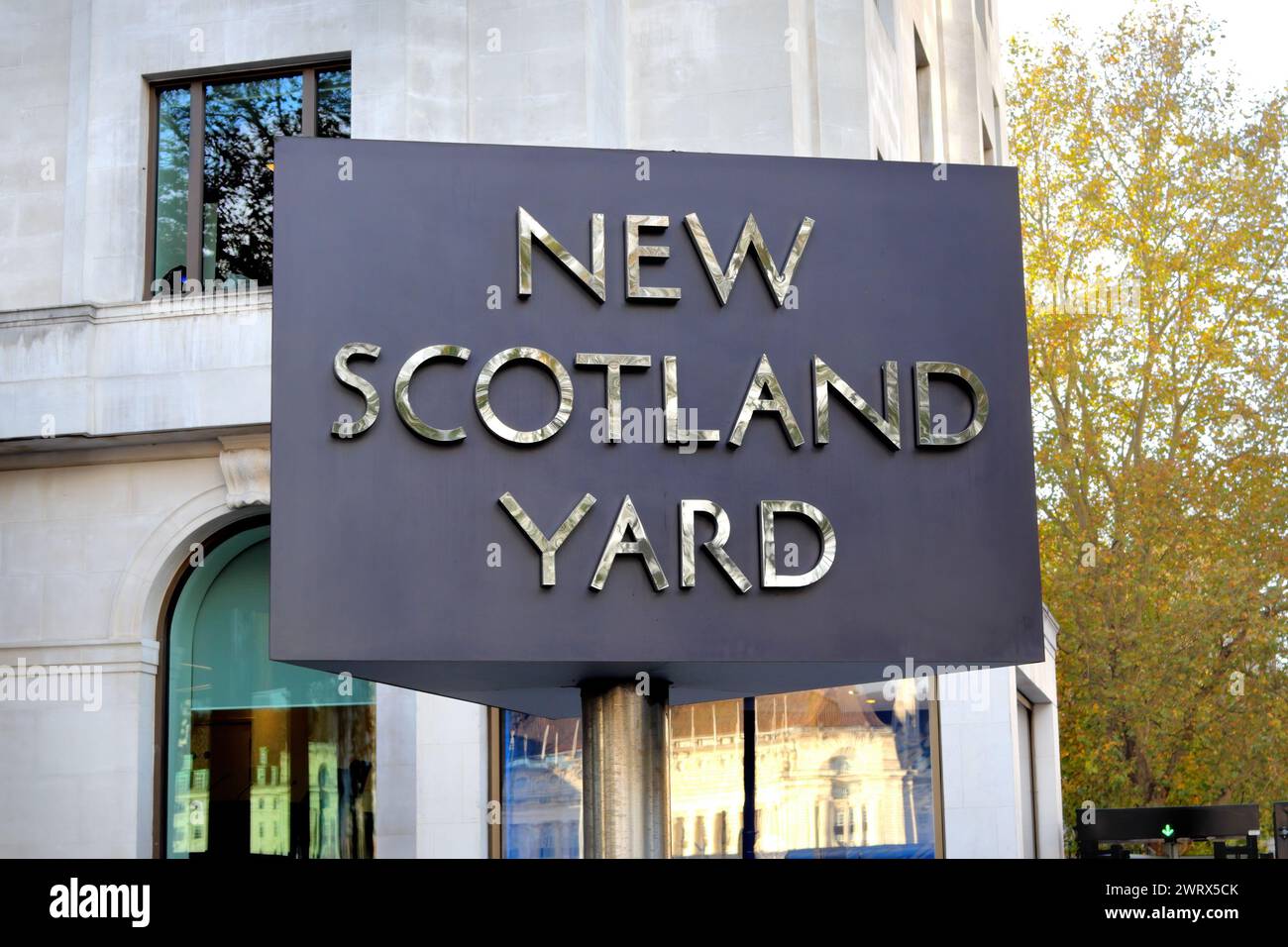New Scotland Yard, headquarters of the Metropolitan Police in London Stock Photo