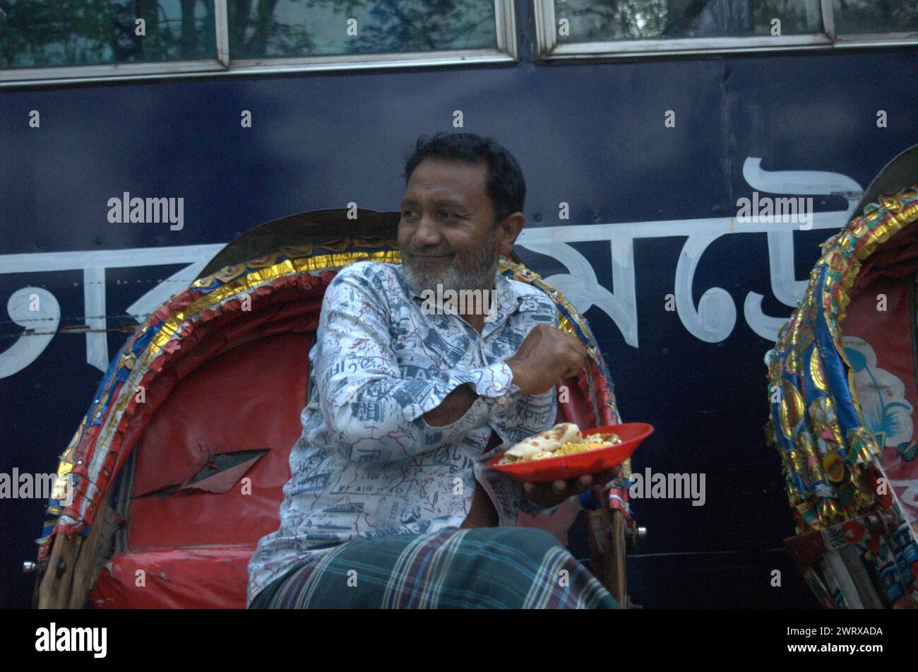 Hasan Reksha Dhaka, Bangladesh. 15th Mar, 2024. A rickshaw puller receives iftar ...