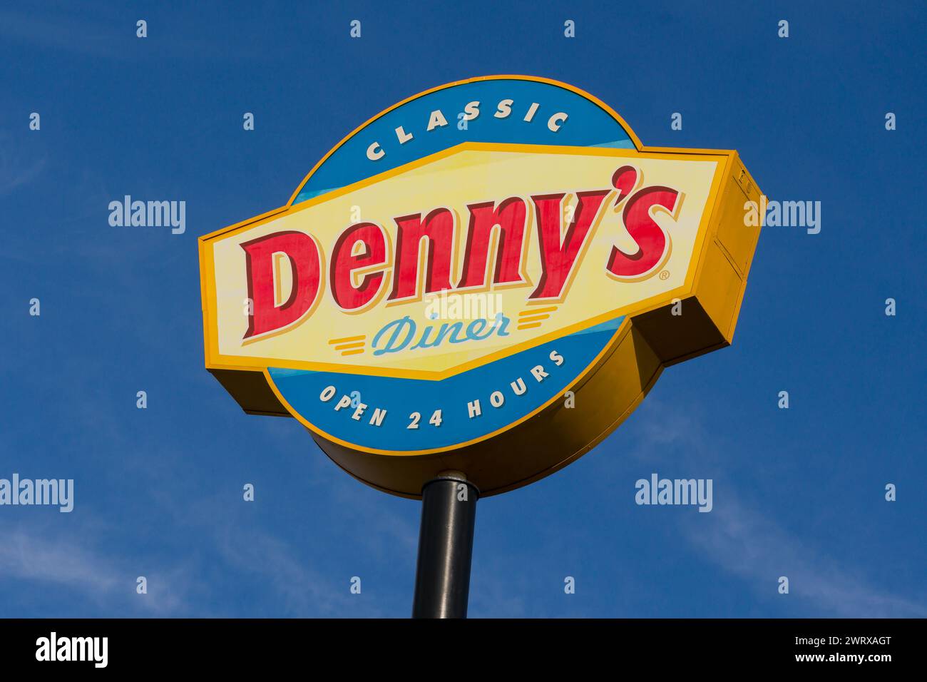 HUDSON, WI, USA - October 11, 2021: Denny's Classic Diner exterior and ...