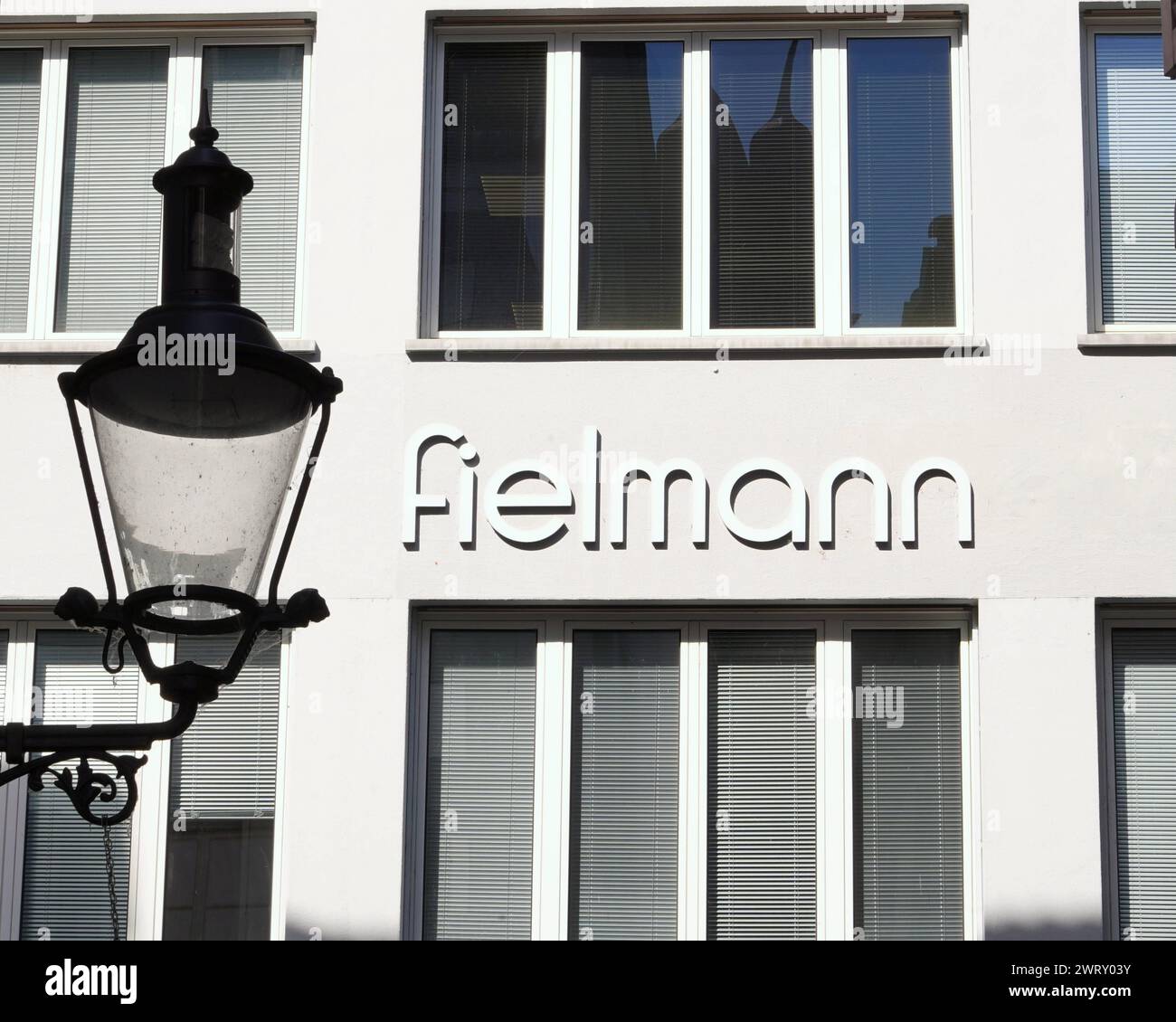 Anton Geisser 09.03.2024 Schweiz. Fielmann Brillen Logo Schriftzug ...