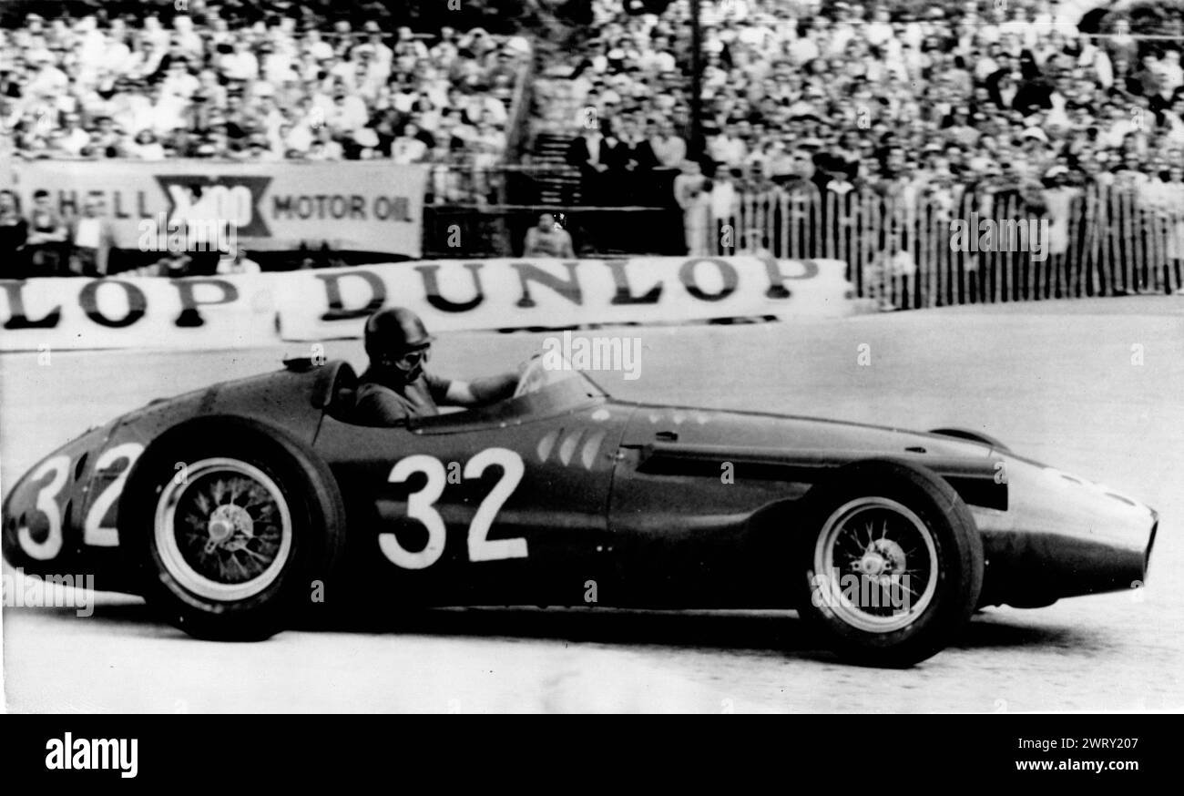 Juan manuel fangio car Black and White Stock Photos & Images - Alamy