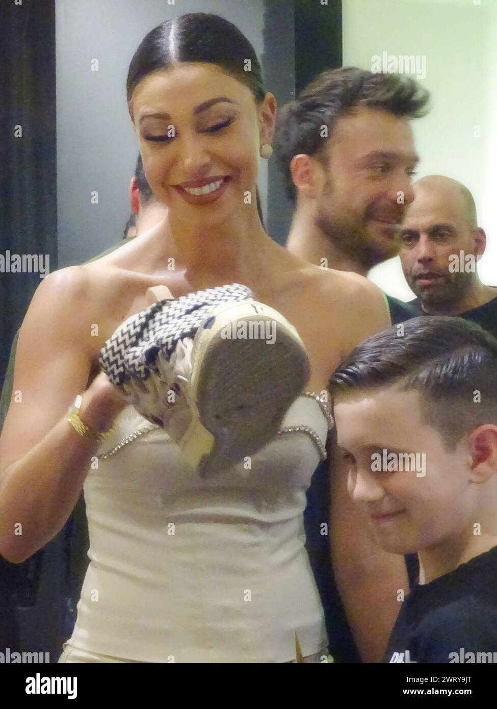 Milan, . 14th Mar, 2024. 14/03/2024 Milan Ph.Paolo Della Bella Belen Rodriguez guest in the 'Qlhype' shop, owned by her sister Cecilia and Ignazio Moser. Many fans are waiting for her for the usual photos. When Belen arrives, she affectionately greets her sister with a kiss on the mouth. Credit: Independent Photo Agency/Alamy Live News Stock Photo