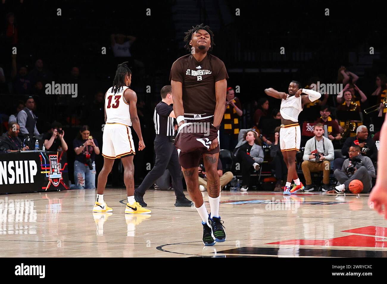 brooklyn-ny-march-14-barry-evans-0-of-the-st-bonaventure-bonnies