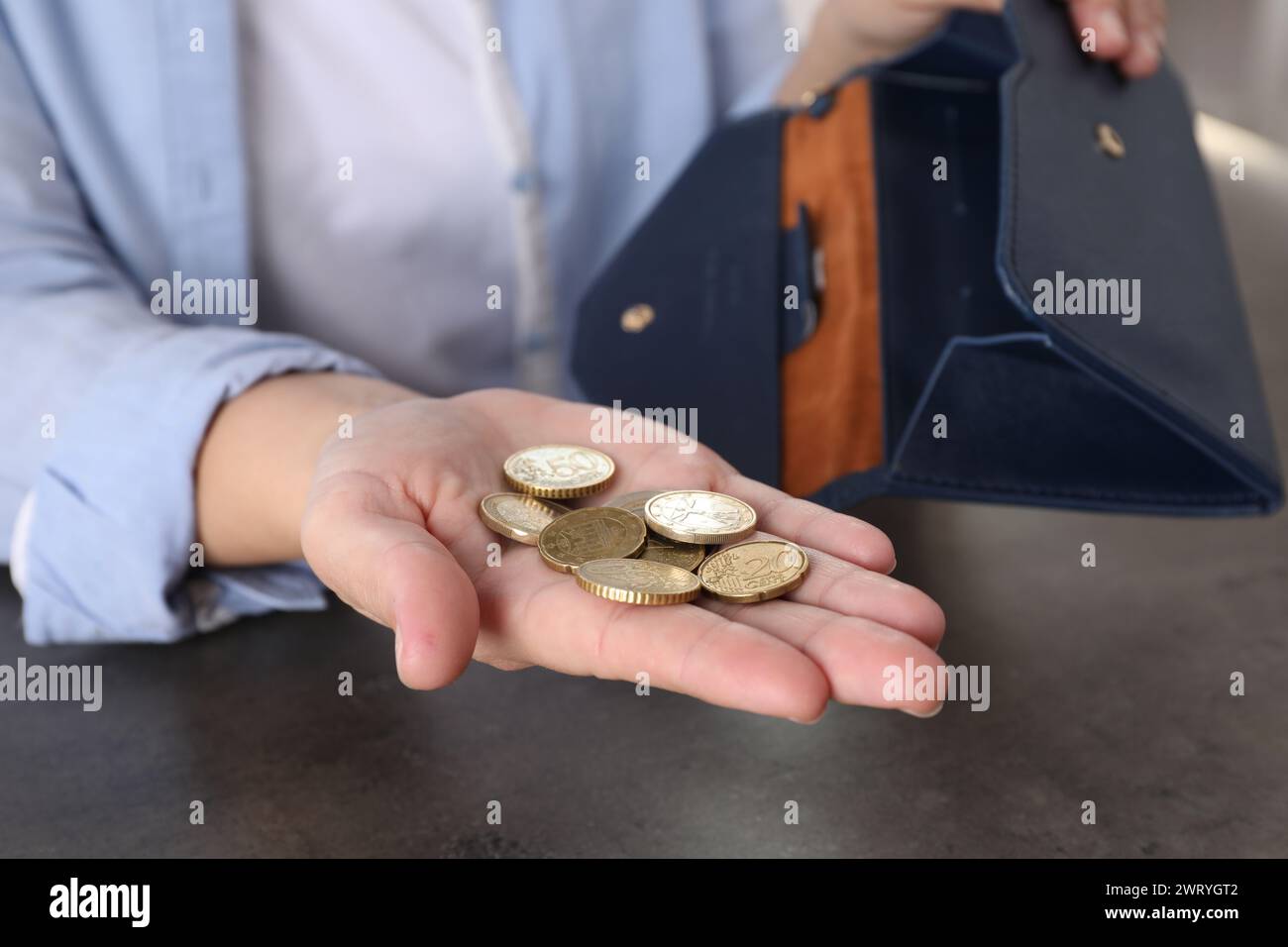 Hand holding empty wallet woman hi-res stock photography and images - Alamy