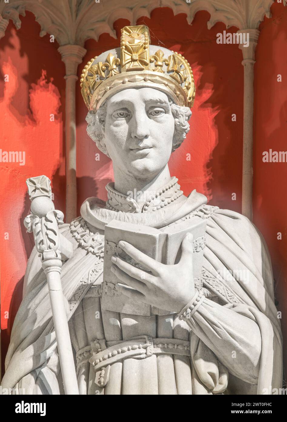 Statue of the murdered medieval english king Henry VI, on the rood