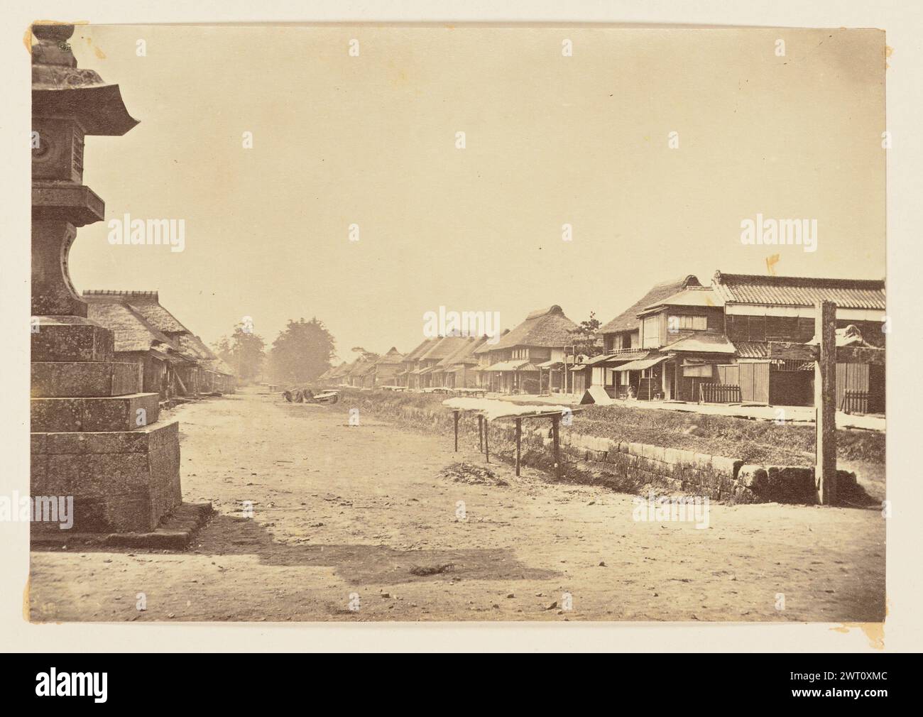 1860s Japan - Japanese Street View ] — A street view of Hamamatsu