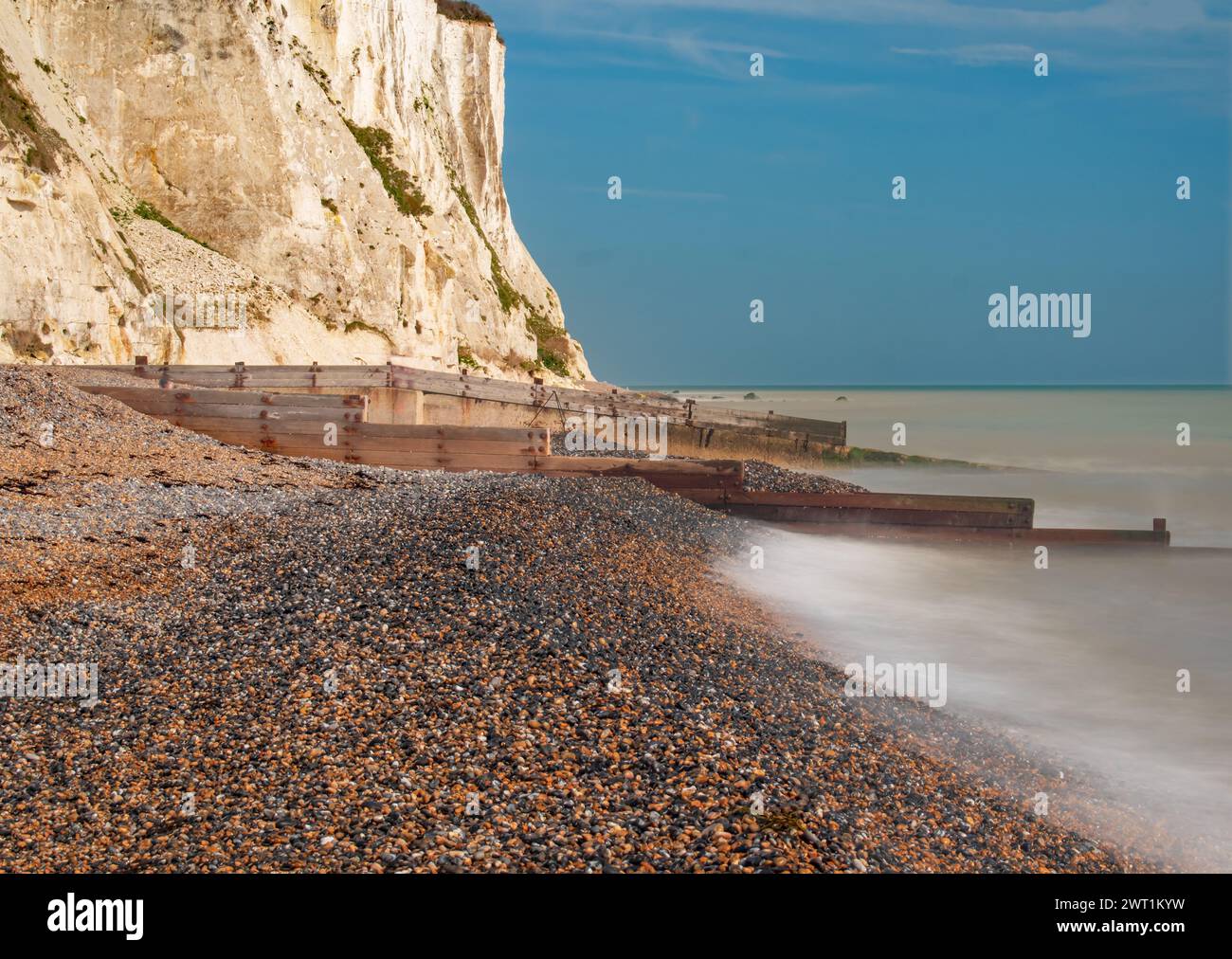 St Margarets Bay Kent a slow shutter view along the pebble beach and cliffs Stock Photo