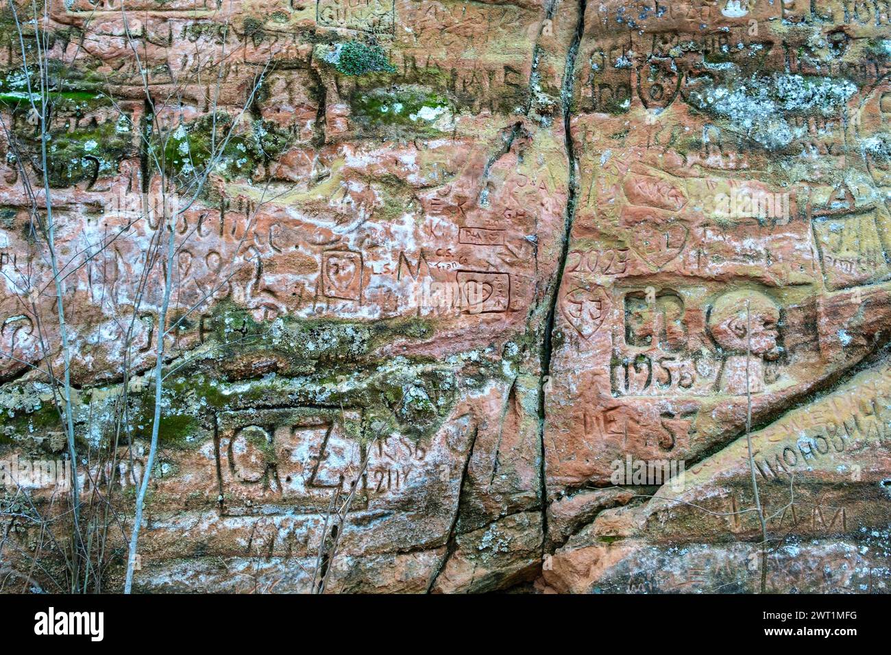 The rugged beauty of Cesis' red cliffs is a testament to the power of nature, their imposing presence leaving visitors in awe Stock Photo