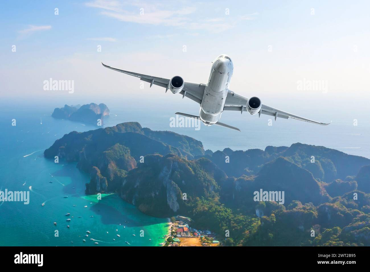 Aerial tropical island thailand fly hi-res stock photography and images ...