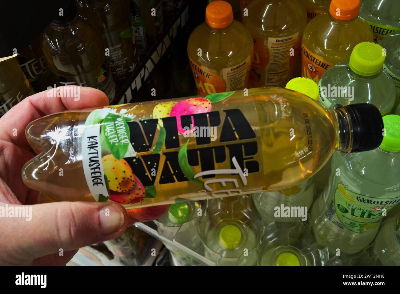 VITAVATE ist ein Tee bzw ein Vitaminwasser der Influencer Elias, Sidney ...