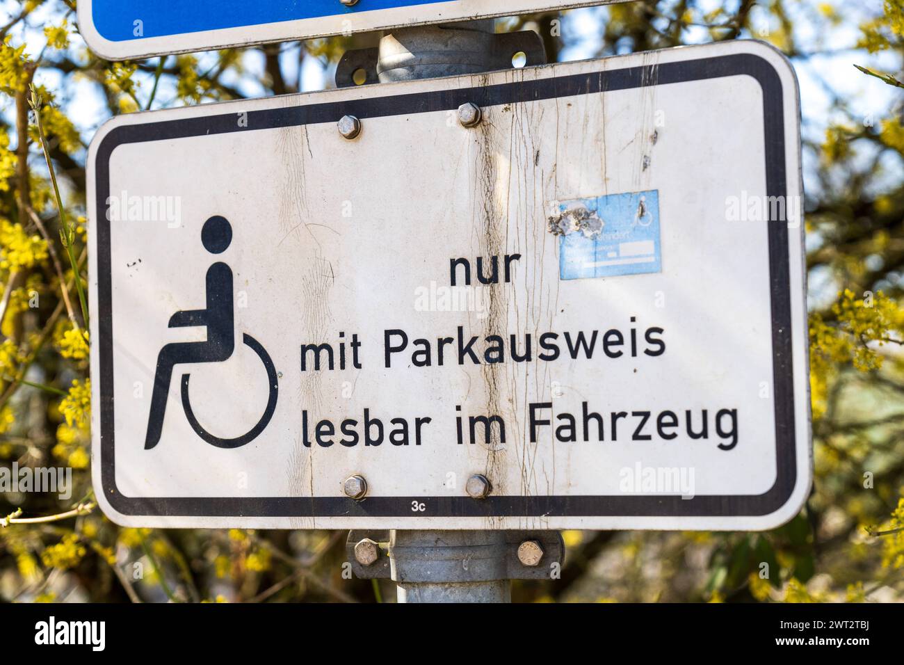 Nordendorf, Bavaria, Germany - 15 March 2024: Disabled parking space sign with additional sign: only readable with parking permit in vehicle *** Behindertenparkplatz Schild mit Zusatzschild: nur mit Parkausweis lesbar im Fahrzeug Stock Photo