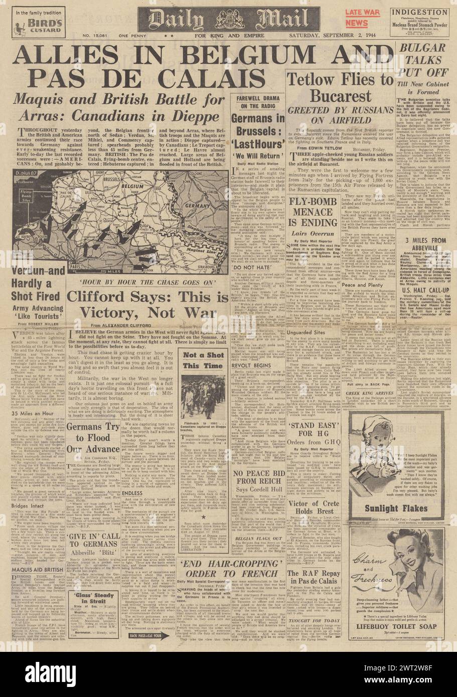1944 Daily Mail front page reporting Red Army in Bucharest and Allies in Belgium and Pas de Calais Stock Photo