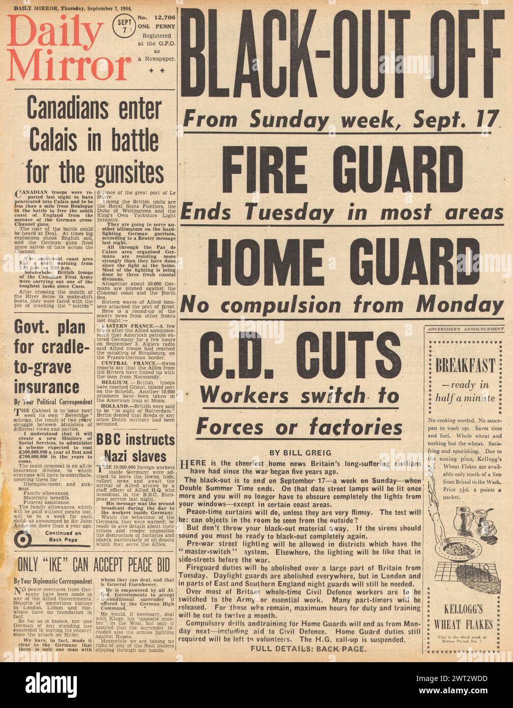 1944 Daiy Mirror front page reporting easing of blackout restrictions, Home Guard training and drills to end and battle for Calais Stock Photo