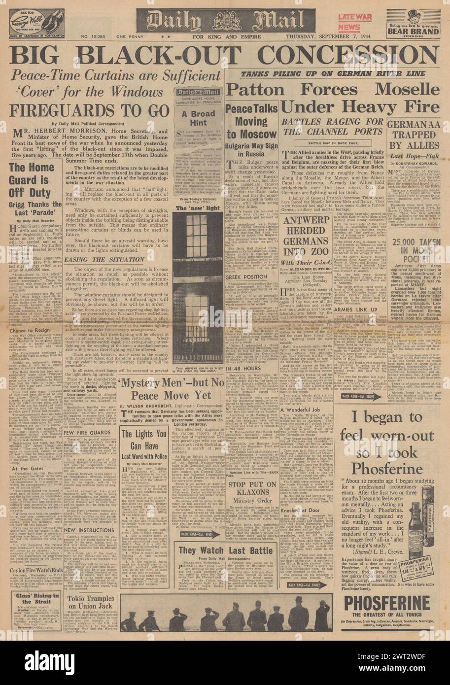1944 Daily Mail front page reporting US forces at the Moselle, easing of blackout restrictions, Home Guard training and drills to end and German prisoners of war held in Antwerp Zoo Stock Photo