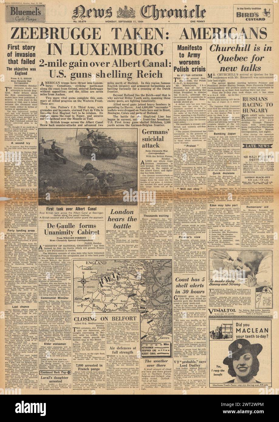 1944 News Chronicle front page reporting Allies capture Zeebrugge, US forces in Luxembourg and Winston Churchill in Quebec Stock Photo
