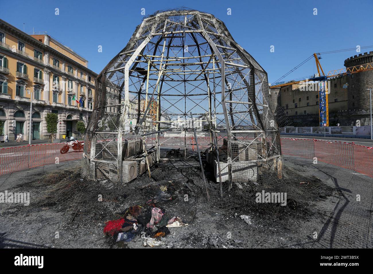 The structure of the giant Venus of the Rags by Michelangelo Pistoletto, completely burnt after unknown people set it on fire at dawn, in Municipio sq Stock Photo