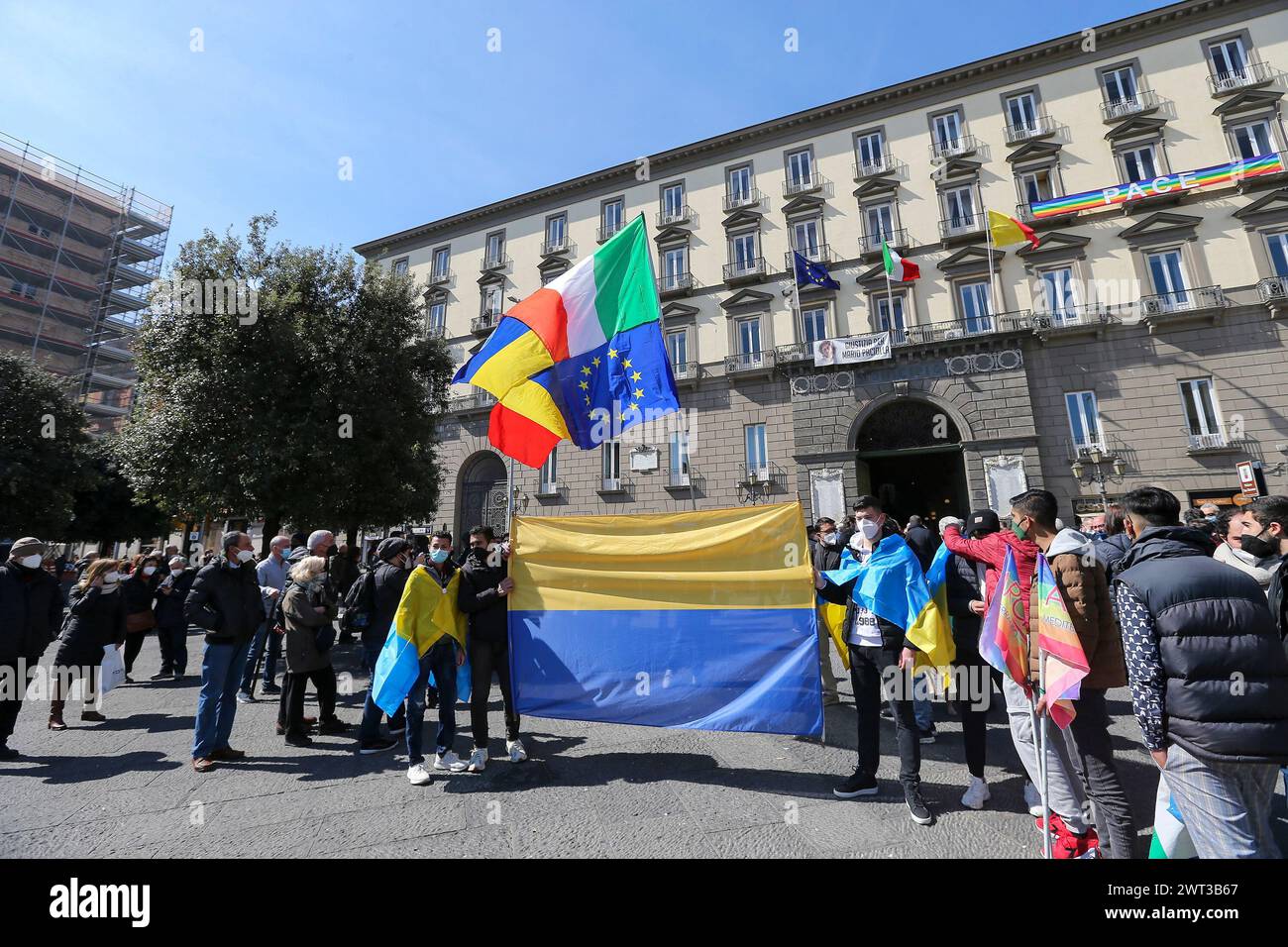 Ukrainians in front of the Town Hall of Naples, with flags of their country, during the demonstration for peace, against the war in Ukraine after the Stock Photo
