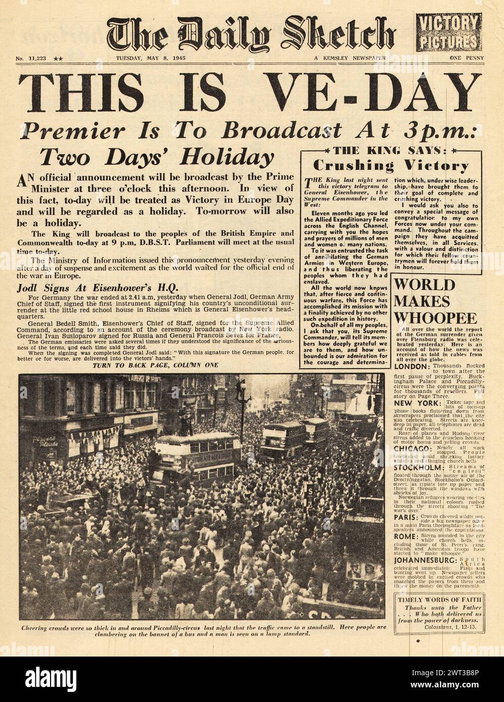 1945 The Daily Sketch front page reporting VE Day and Surrender of Nazi Germany Stock Photo