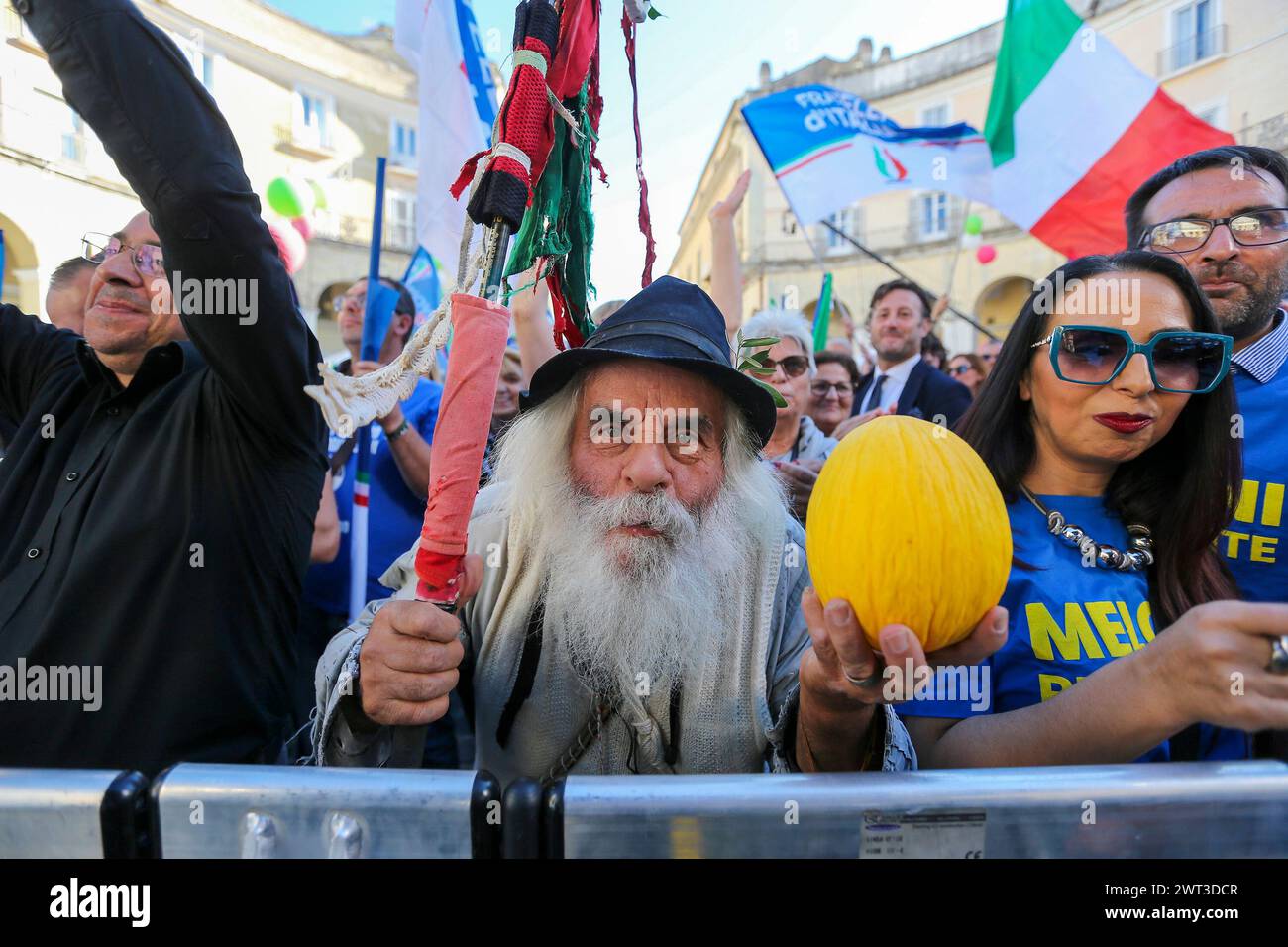 A supporter with a melon, as a pun with the leader's surname, during the electoral tour of the
