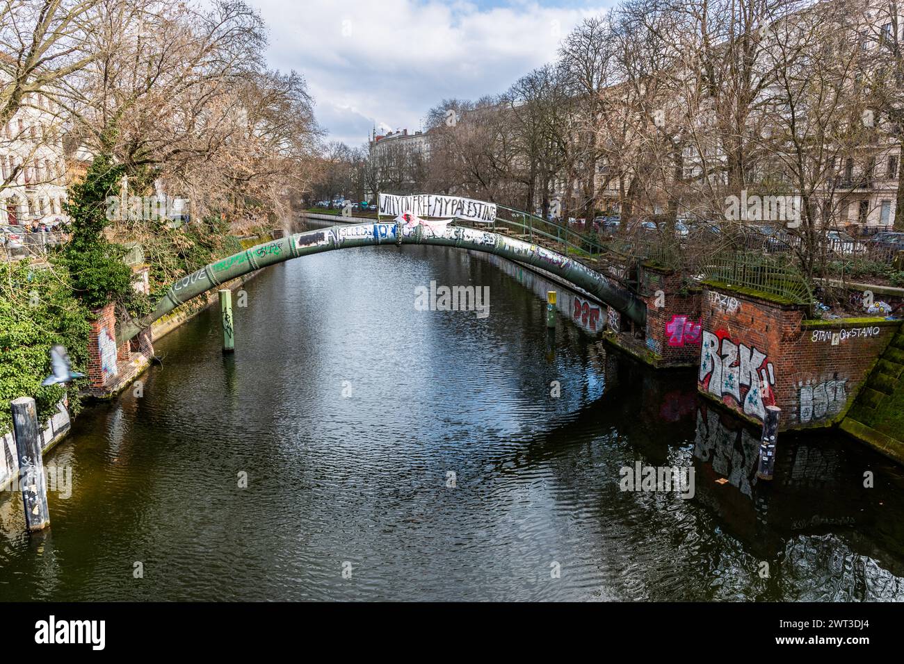Pipeline across the Landwehr Canal with a banner 'Will vou free my Palestine?' Berlin, Germany Stock Photo