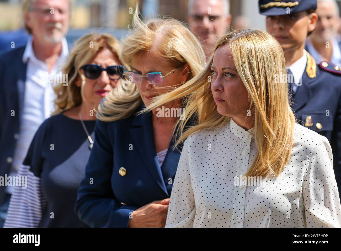 The Prime Minister, Giorgia Meloni, meets the director of the school ...