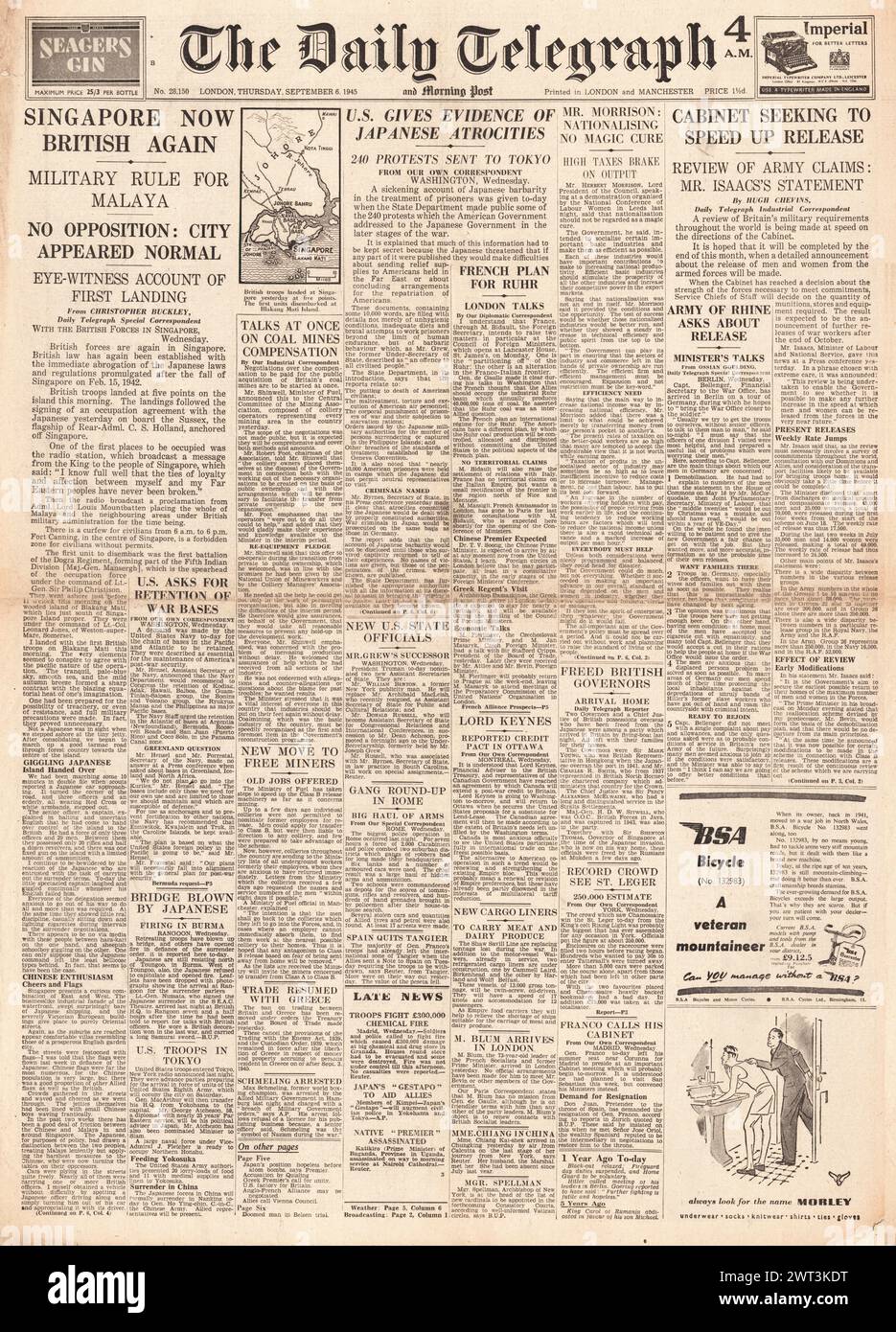 1945 The Daily Telegraph front page reporting British forces control Singapore and evidence of atrocities by Japanese forces Stock Photo