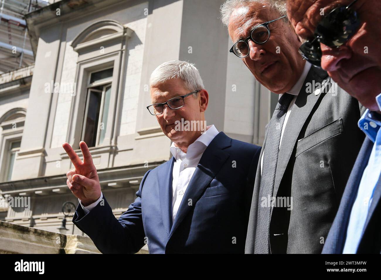 The CEO of Apple, Tim Cook, with the rector Matteo Lorito (on right ...