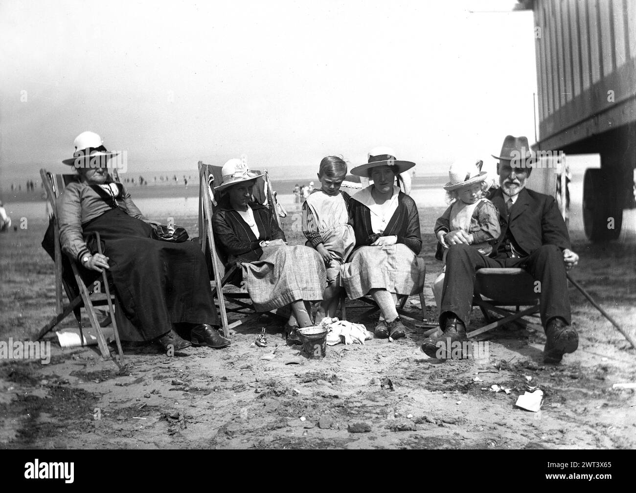Family beach holiday at Margate, Kent in 1920 Stock Photo