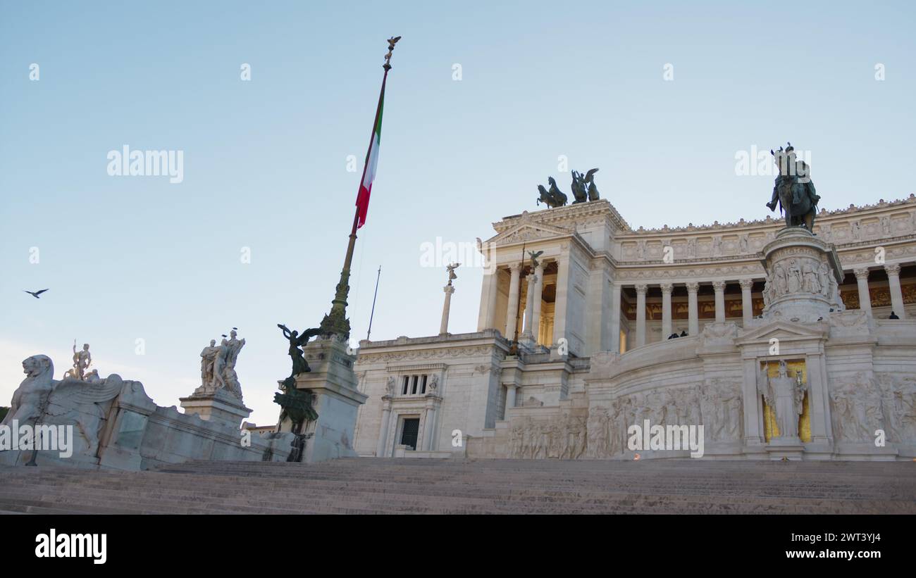Italian Flag and the glory of Rome monuments Stock Photo - Alamy