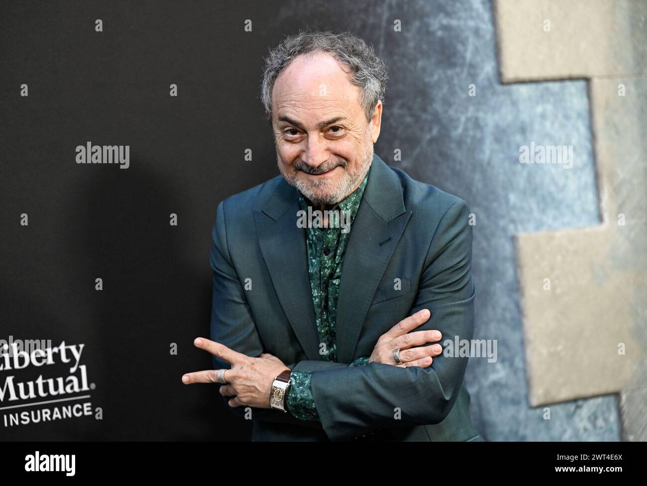 Kevin Pollak attends the premiere of 